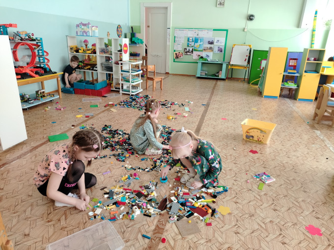Игра в Лего.